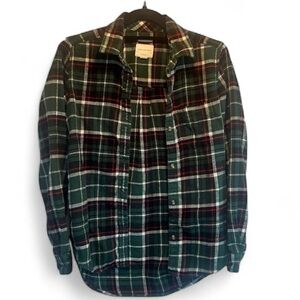 American Eagle flannel amazingly soft boyfriend fit size XS green white and red